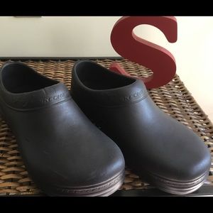 Skechers Work Shoes/Blk.Size 8